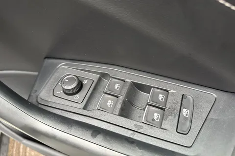 Volkswagen T-Roc 1.5 TSI Black Edition Plus Euro 6 (s/s) 5dr Thumbnail #21