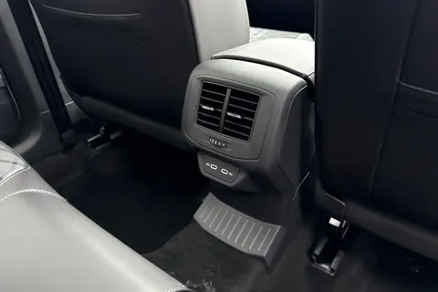 Volkswagen T-Roc 1.5 TSI Black Edition Plus Euro 6 (s/s) 5dr Thumbnail #31