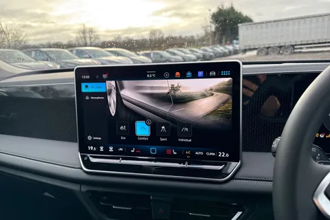  Volkswagen Tiguan 2.0 TDI Match DSG Euro 6 (s/s) 5dr Thumbnail #45