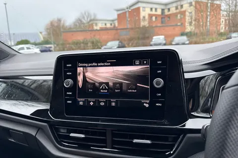 Volkswagen T-Roc 1.5 TSI Black Edition Plus Euro 6 (s/s) 5dr Thumbnail #52