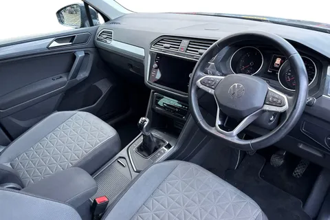 7 of 44 for Volkswagen Tiguan 2.0 TDI Life Euro 6 (s/s) 5dr