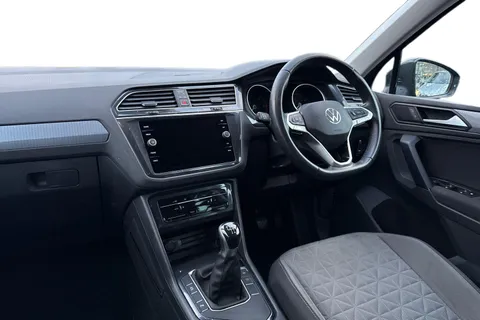 8 of 44 for Volkswagen Tiguan 2.0 TDI Life Euro 6 (s/s) 5dr