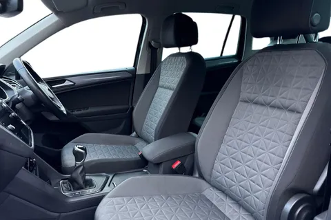 10 of 44 for Volkswagen Tiguan 2.0 TDI Life Euro 6 (s/s) 5dr