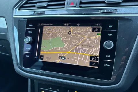 11 of 44 for Volkswagen Tiguan 2.0 TDI Life Euro 6 (s/s) 5dr