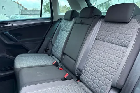 13 of 44 for Volkswagen Tiguan 2.0 TDI Life Euro 6 (s/s) 5dr