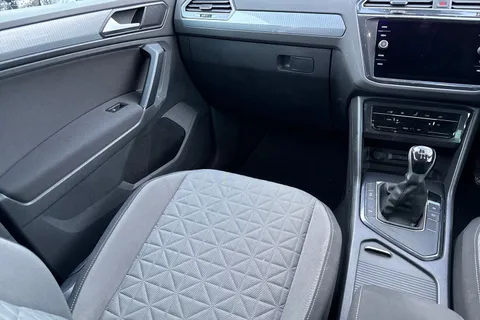 14 of 44 for Volkswagen Tiguan 2.0 TDI Life Euro 6 (s/s) 5dr