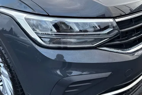 16 of 44 for Volkswagen Tiguan 2.0 TDI Life Euro 6 (s/s) 5dr