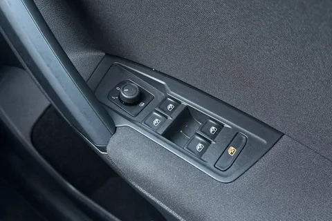 17 of 44 for Volkswagen Tiguan 2.0 TDI Life Euro 6 (s/s) 5dr