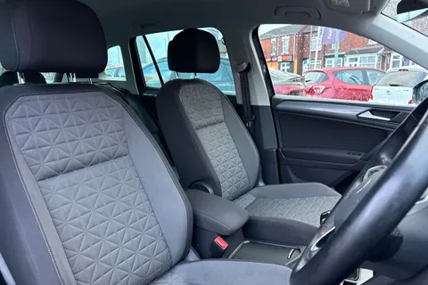 20 of 44 for Volkswagen Tiguan 2.0 TDI Life Euro 6 (s/s) 5dr