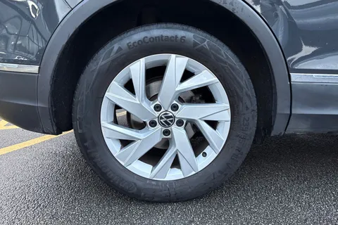 21 of 44 for Volkswagen Tiguan 2.0 TDI Life Euro 6 (s/s) 5dr