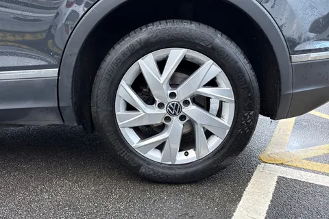 22 of 44 for Volkswagen Tiguan 2.0 TDI Life Euro 6 (s/s) 5dr