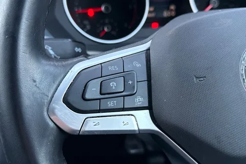 32 of 44 for Volkswagen Tiguan 2.0 TDI Life Euro 6 (s/s) 5dr