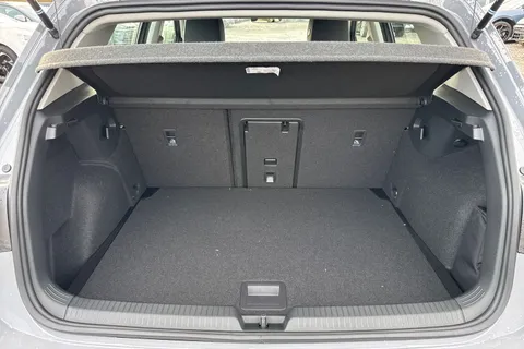  Volkswagen Golf 1.5 TSI Life Euro 6 (s/s) 5dr Thumbnail #6