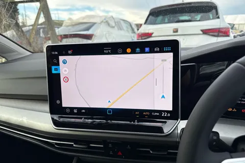  Volkswagen Golf 1.5 TSI Life Euro 6 (s/s) 5dr Thumbnail #16