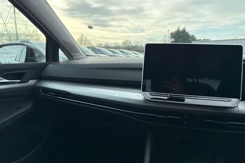  Volkswagen Golf 1.5 TSI Life Euro 6 (s/s) 5dr Thumbnail #19