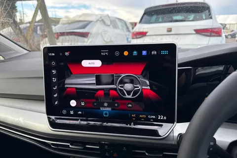  Volkswagen Golf 1.5 TSI Life Euro 6 (s/s) 5dr Thumbnail #21