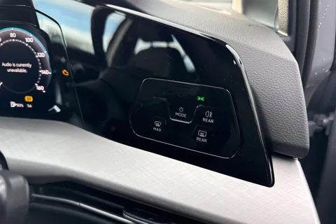  Volkswagen Golf 1.5 TSI Life Euro 6 (s/s) 5dr Thumbnail #28