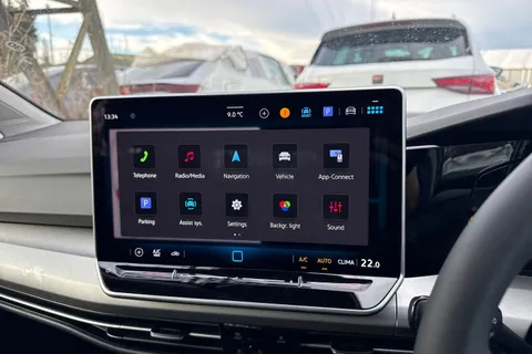  Volkswagen Golf 1.5 TSI Life Euro 6 (s/s) 5dr Thumbnail #35