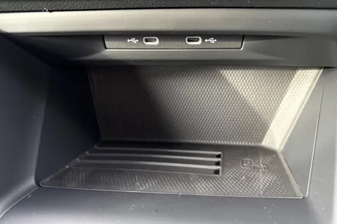  Volkswagen Golf 1.5 TSI Life Euro 6 (s/s) 5dr Thumbnail #47