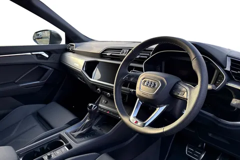 13 of 65 for Audi Q3 2.0 TDI 35 S line S Tronic Euro 6 (s/s) 5dr