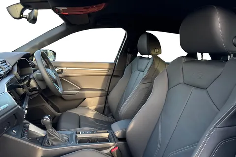 15 of 65 for Audi Q3 2.0 TDI 35 S line S Tronic Euro 6 (s/s) 5dr