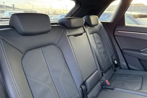 18 of 65 for Audi Q3 2.0 TDI 35 S line S Tronic Euro 6 (s/s) 5dr