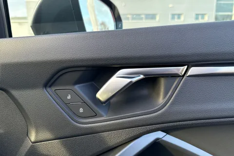 20 of 65 for Audi Q3 2.0 TDI 35 S line S Tronic Euro 6 (s/s) 5dr