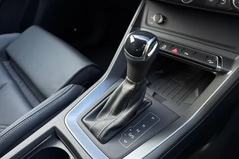 22 of 65 for Audi Q3 2.0 TDI 35 S line S Tronic Euro 6 (s/s) 5dr