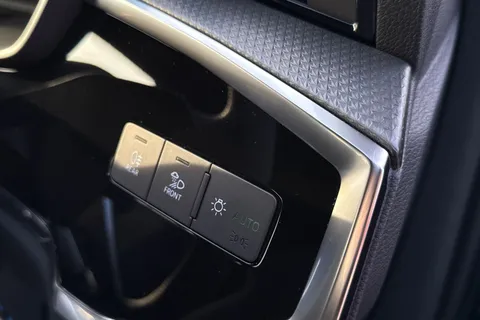 46 of 65 for Audi Q3 2.0 TDI 35 S line S Tronic Euro 6 (s/s) 5dr