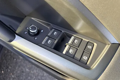 48 of 65 for Audi Q3 2.0 TDI 35 S line S Tronic Euro 6 (s/s) 5dr