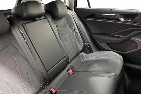 DC25WKX Volkswagen Passat 1.5 TSI eHybrid Life 5dr DSG **INFO PACK, DRIVER PACK, TOW BAR** Thumbnail #9