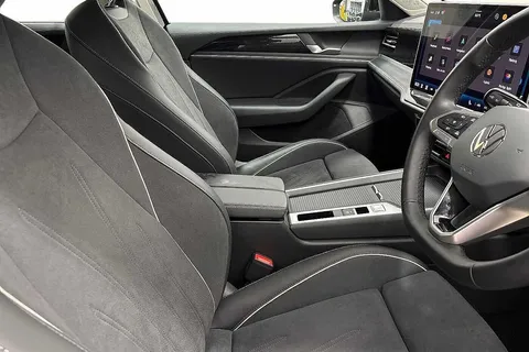 DC25WKX Volkswagen Passat 1.5 TSI eHybrid Life 5dr DSG **INFO PACK, DRIVER PACK, TOW BAR** Thumbnail #10