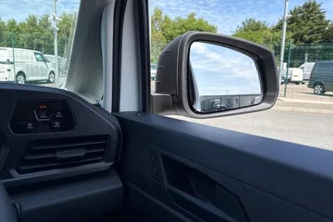 DA25AHU Volkswagen Caddy 2.0 TDI 102PS Commerce Van [Business/Tech Pack] Thumbnail #20