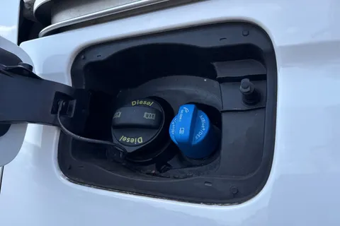 DA25AHU Volkswagen Caddy 2.0 TDI 102PS Commerce Van [Business/Tech Pack] Thumbnail #24