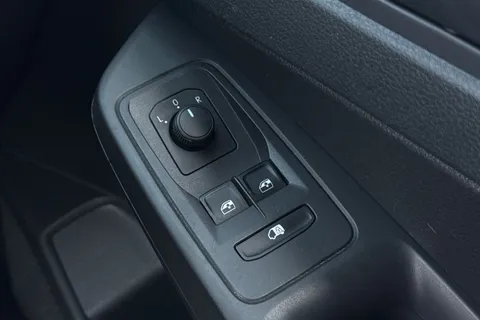 DA25AHU Volkswagen Caddy 2.0 TDI 102PS Commerce Van [Business/Tech Pack] Thumbnail #35