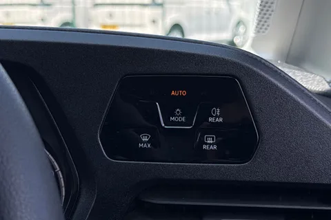 DA25AHU Volkswagen Caddy 2.0 TDI 102PS Commerce Van [Business/Tech Pack] Thumbnail #36