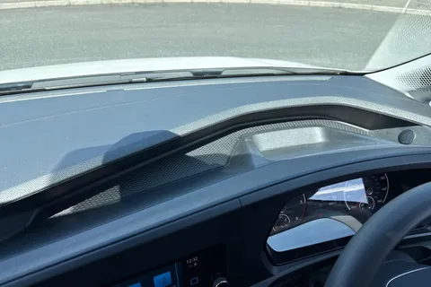 DA25AHU Volkswagen Caddy 2.0 TDI 102PS Commerce Van [Business/Tech Pack] Thumbnail #40