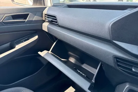 DA25AHU Volkswagen Caddy 2.0 TDI 102PS Commerce Van [Business/Tech Pack] Thumbnail #41