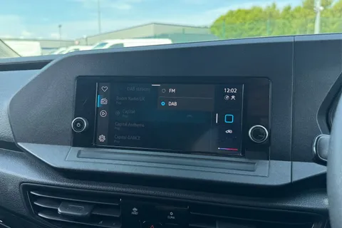 DA25AHU Volkswagen Caddy 2.0 TDI 102PS Commerce Van [Business/Tech Pack] Thumbnail #43