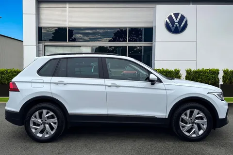CX23PVA Volkswagen Tiguan 1.5 TSI 150 Life 5dr DSG | Rear View Camera | Adaptive Cruise Control Thumbnail #3