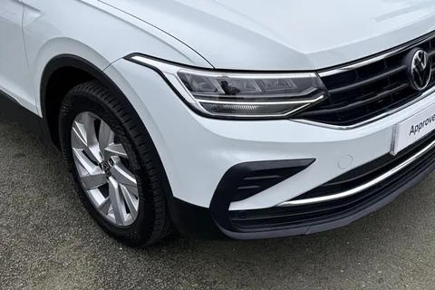 CX23PVA Volkswagen Tiguan 1.5 TSI 150 Life 5dr DSG | Rear View Camera | Adaptive Cruise Control Thumbnail #9