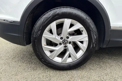CX23PVA Volkswagen Tiguan 1.5 TSI 150 Life 5dr DSG | Rear View Camera | Adaptive Cruise Control Thumbnail #11
