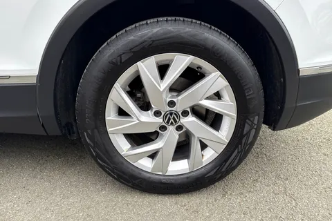 CX23PVA Volkswagen Tiguan 1.5 TSI 150 Life 5dr DSG | Rear View Camera | Adaptive Cruise Control Thumbnail #12