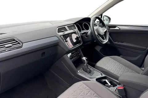 CX23PVA Volkswagen Tiguan 1.5 TSI 150 Life 5dr DSG | Rear View Camera | Adaptive Cruise Control Thumbnail #15