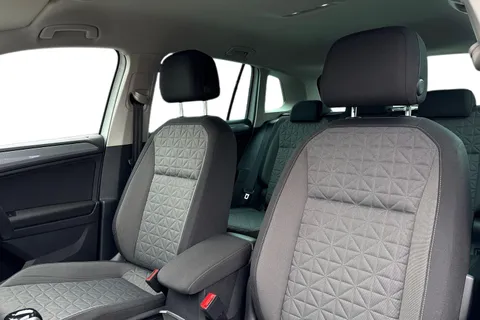 CX23PVA Volkswagen Tiguan 1.5 TSI 150 Life 5dr DSG | Rear View Camera | Adaptive Cruise Control Thumbnail #16