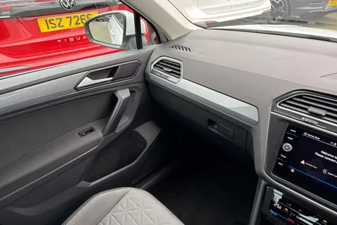 CX23PVA Volkswagen Tiguan 1.5 TSI 150 Life 5dr DSG | Rear View Camera | Adaptive Cruise Control Thumbnail #20
