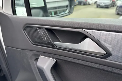 CX23PVA Volkswagen Tiguan 1.5 TSI 150 Life 5dr DSG | Rear View Camera | Adaptive Cruise Control Thumbnail #21