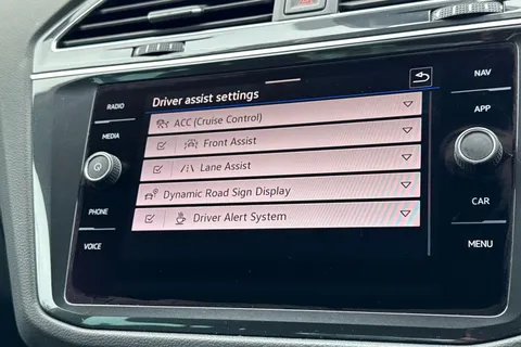 CX23PVA Volkswagen Tiguan 1.5 TSI 150 Life 5dr DSG | Rear View Camera | Adaptive Cruise Control Thumbnail #32