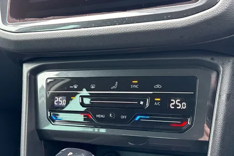 CX23PVA Volkswagen Tiguan 1.5 TSI 150 Life 5dr DSG | Rear View Camera | Adaptive Cruise Control Thumbnail #34