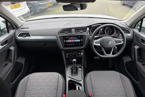 CX23PVA Volkswagen Tiguan 1.5 TSI 150 Life 5dr DSG | Rear View Camera | Adaptive Cruise Control Thumbnail #39